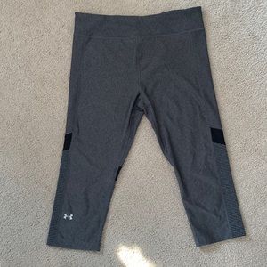 Like new condition! Under Armor capri leggings